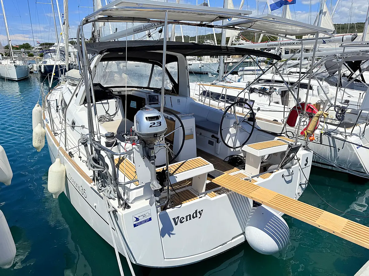 Oceanis 35
